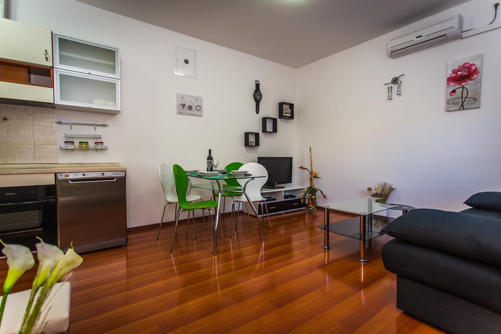 Apartman Nikolic 2 Apartment Kastela Exterior photo